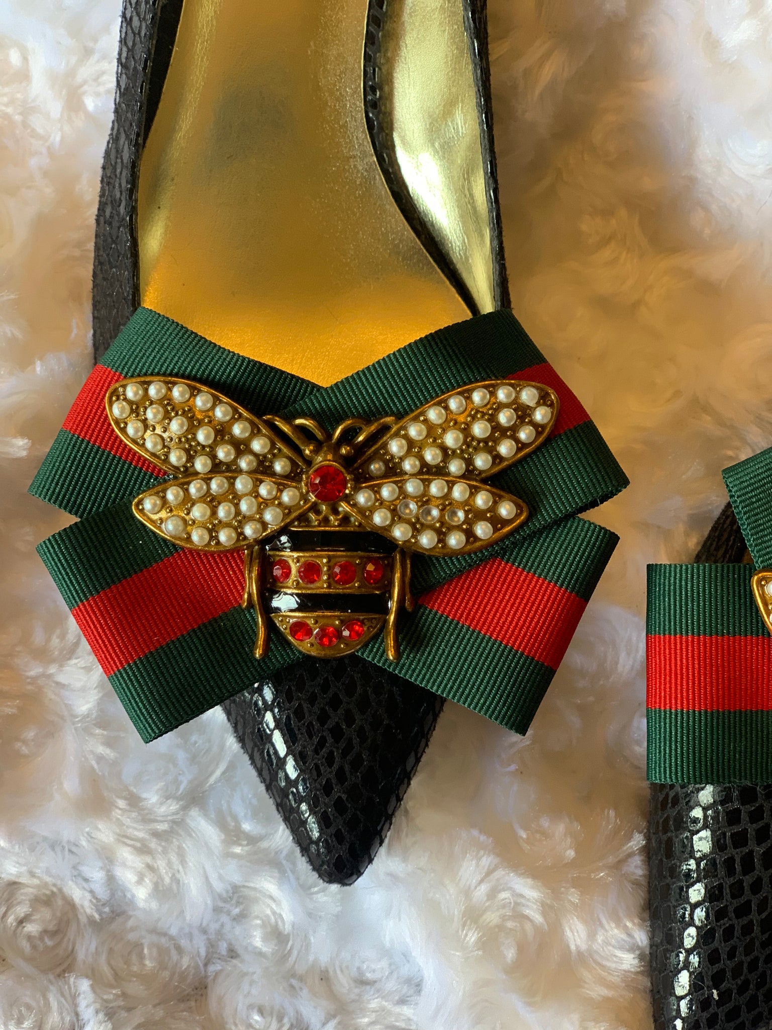 Red and Green Bow Shoe Clips