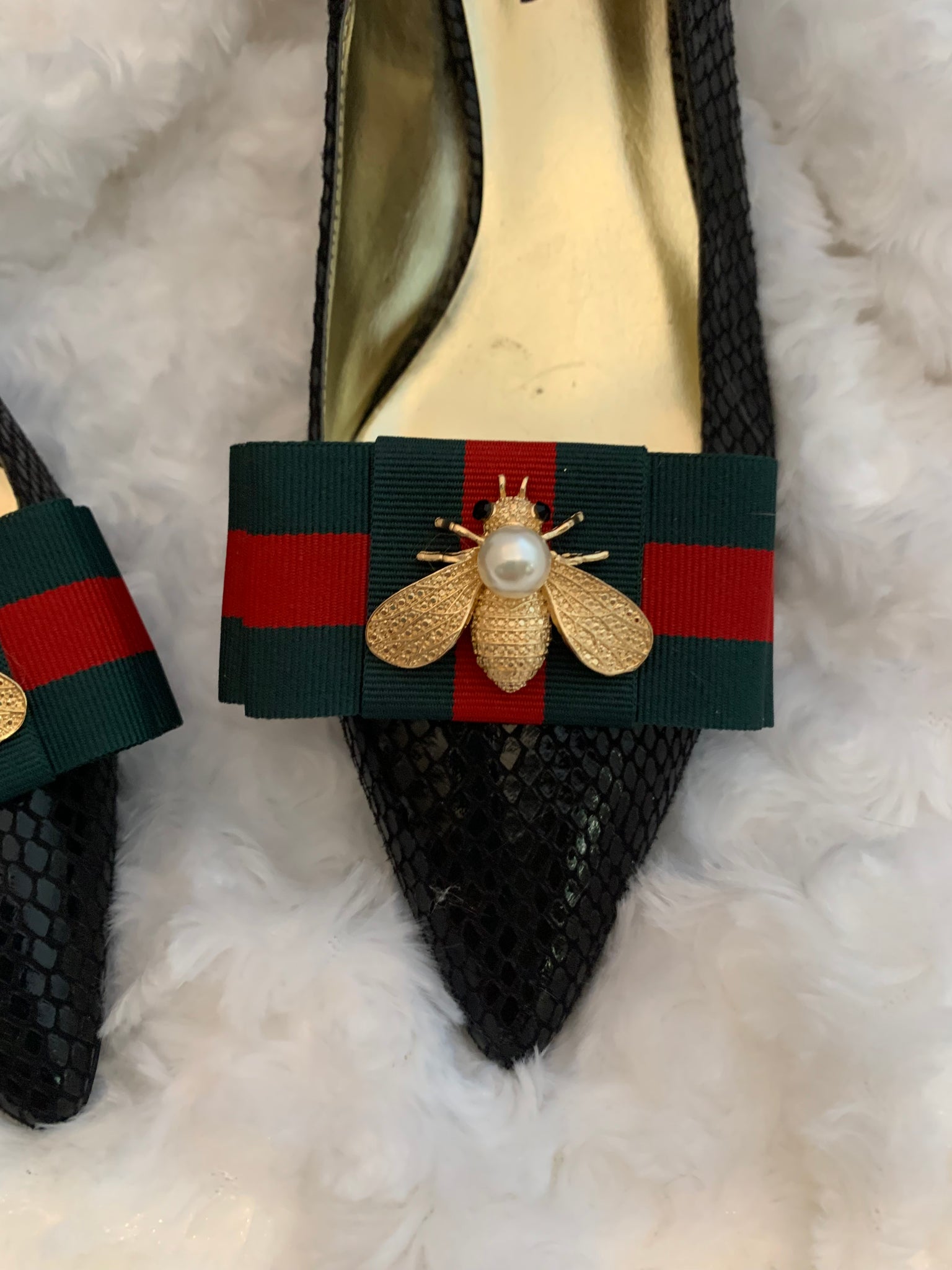 Designer Inspired Red and Green Bee Shoe Clips, Red and Green Bow Shoe –  Couture De South