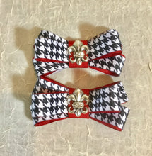 Load image into Gallery viewer, Houndstooth Bow Shoe Clips , Alabama Shoe Clips , Roll Tide Shoe Clips , Fleur De Lis Bow Shoe Clips