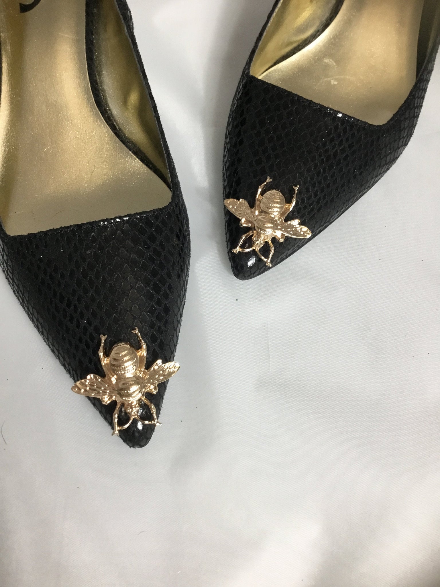 Magic Clipless Bumblebee Shoe Clips , Bee Shoe Magnets , Brass Bee Sho –  Couture De South