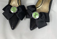 Load image into Gallery viewer, Initial Shoe Clips, Monogrammed Shoe Clips, Black Monogrammed Bow Shoe Clips with Initials, Bridesmaids Gift, Personalized Gifts